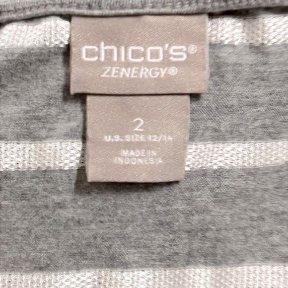 Chico’s Zenergy Grey and White Striped Short Sleeve shirt Women’s 12 /14 - Picture 3 of 6